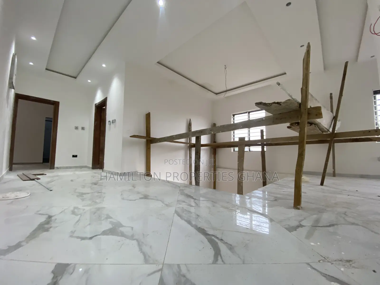4bdrm Mansion in Lakeside Plot 4, Ashaley Botwe for sale