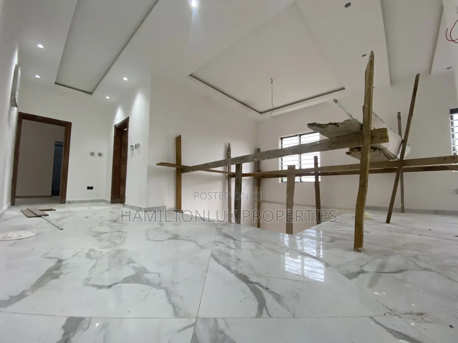 4bdrm Mansion in Lakeside Plot 4, Ashaley Botwe for sale