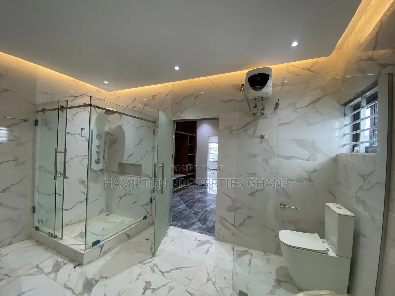 4bdrm Mansion in Lakeside Plot 4, Ashaley Botwe for sale
