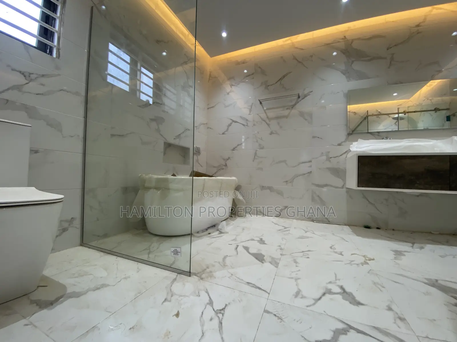 4bdrm Mansion in Lakeside Plot 4, Ashaley Botwe for sale