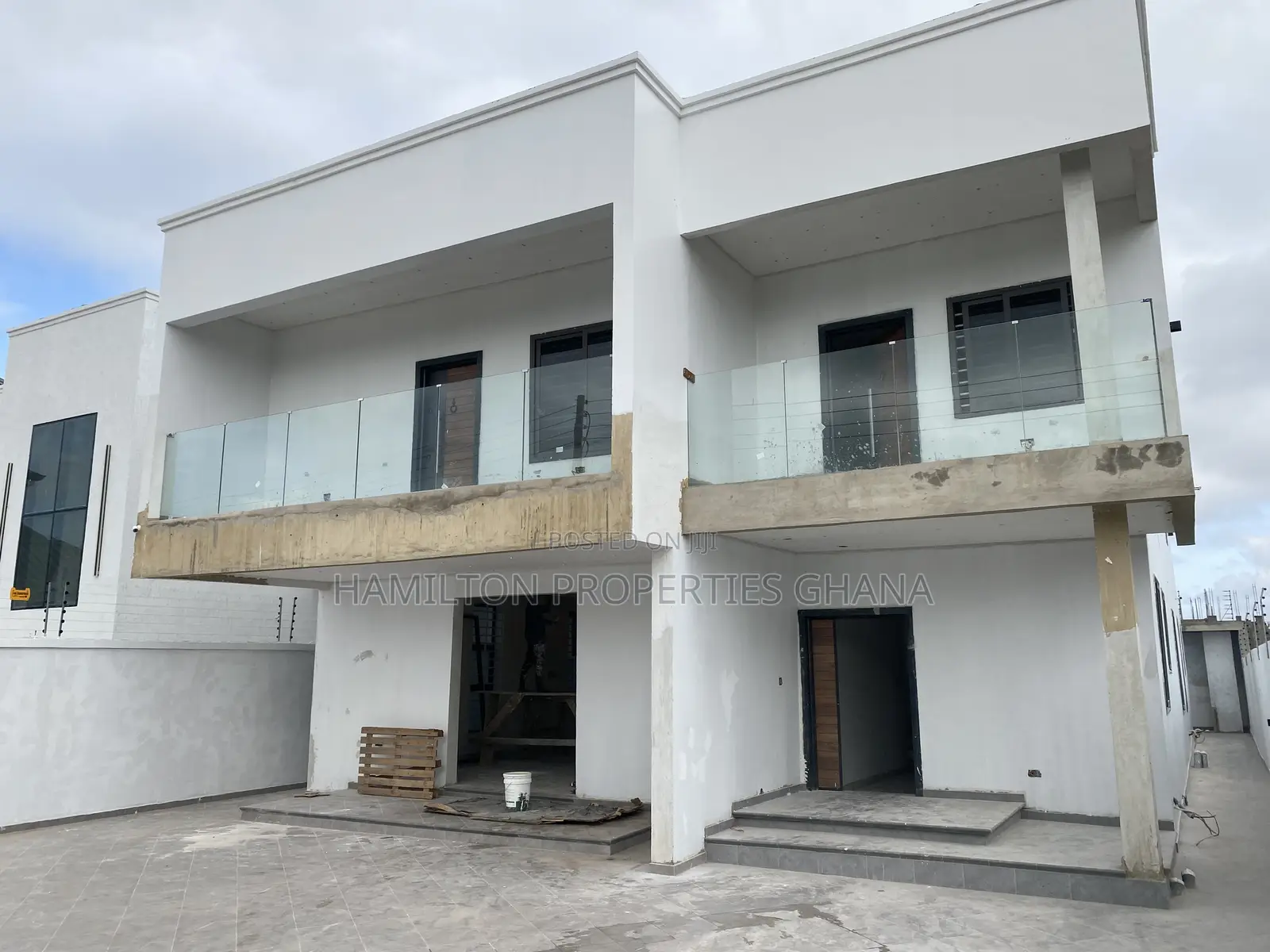 4bdrm Mansion in Lakeside Plot 4, Ashaley Botwe for sale