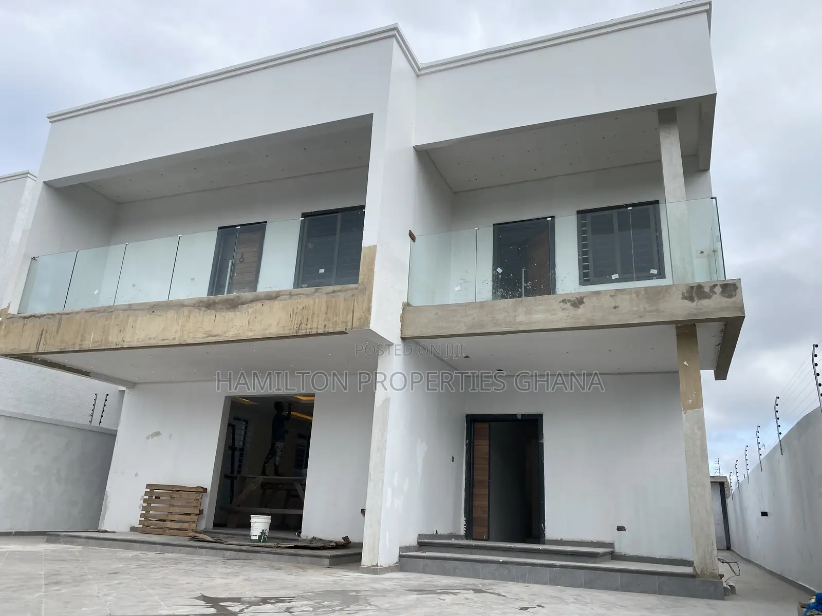 4bdrm Mansion in Lakeside Plot 4, Ashaley Botwe for sale