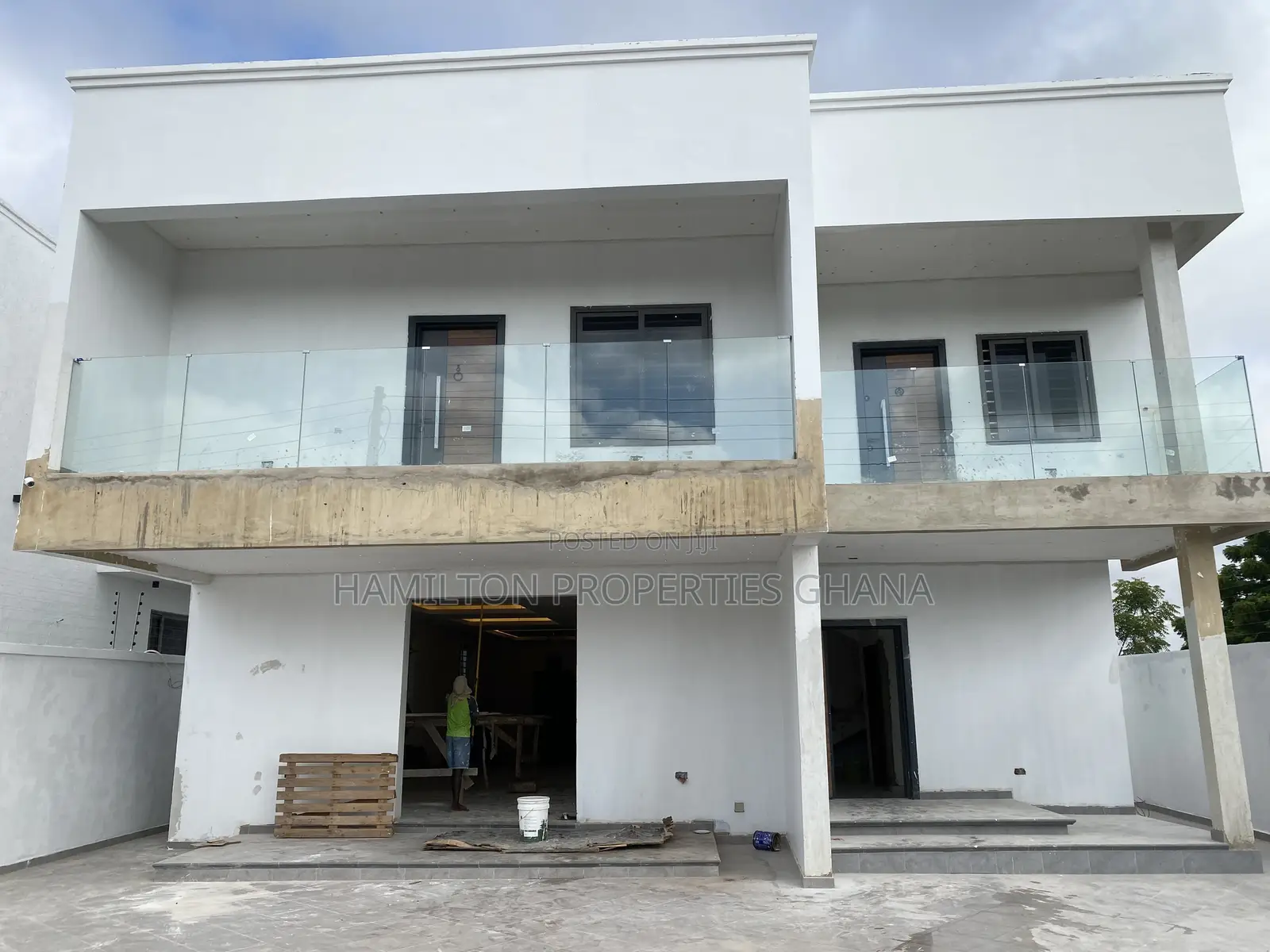 4bdrm Mansion in Lakeside Plot 4, Ashaley Botwe for sale