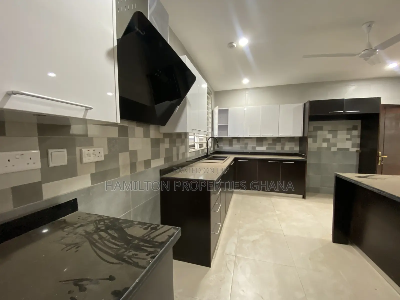 4bdrm Mansion in Lakeside Estates for rent