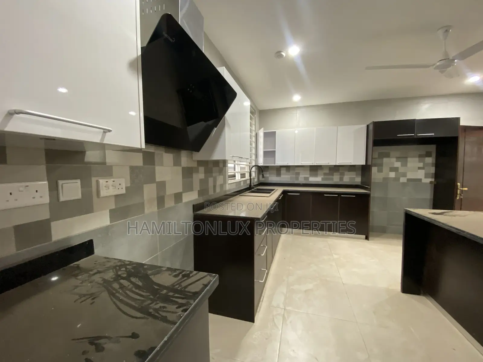 4bdrm Mansion in Lakeside Estates for rent