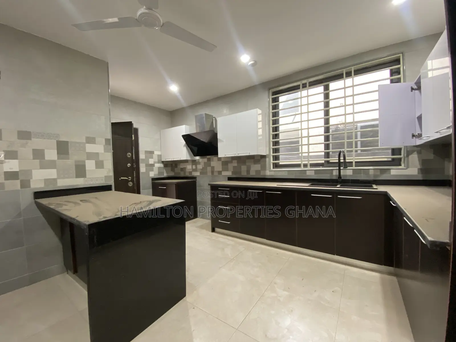 4bdrm Mansion in Lakeside Estates for rent