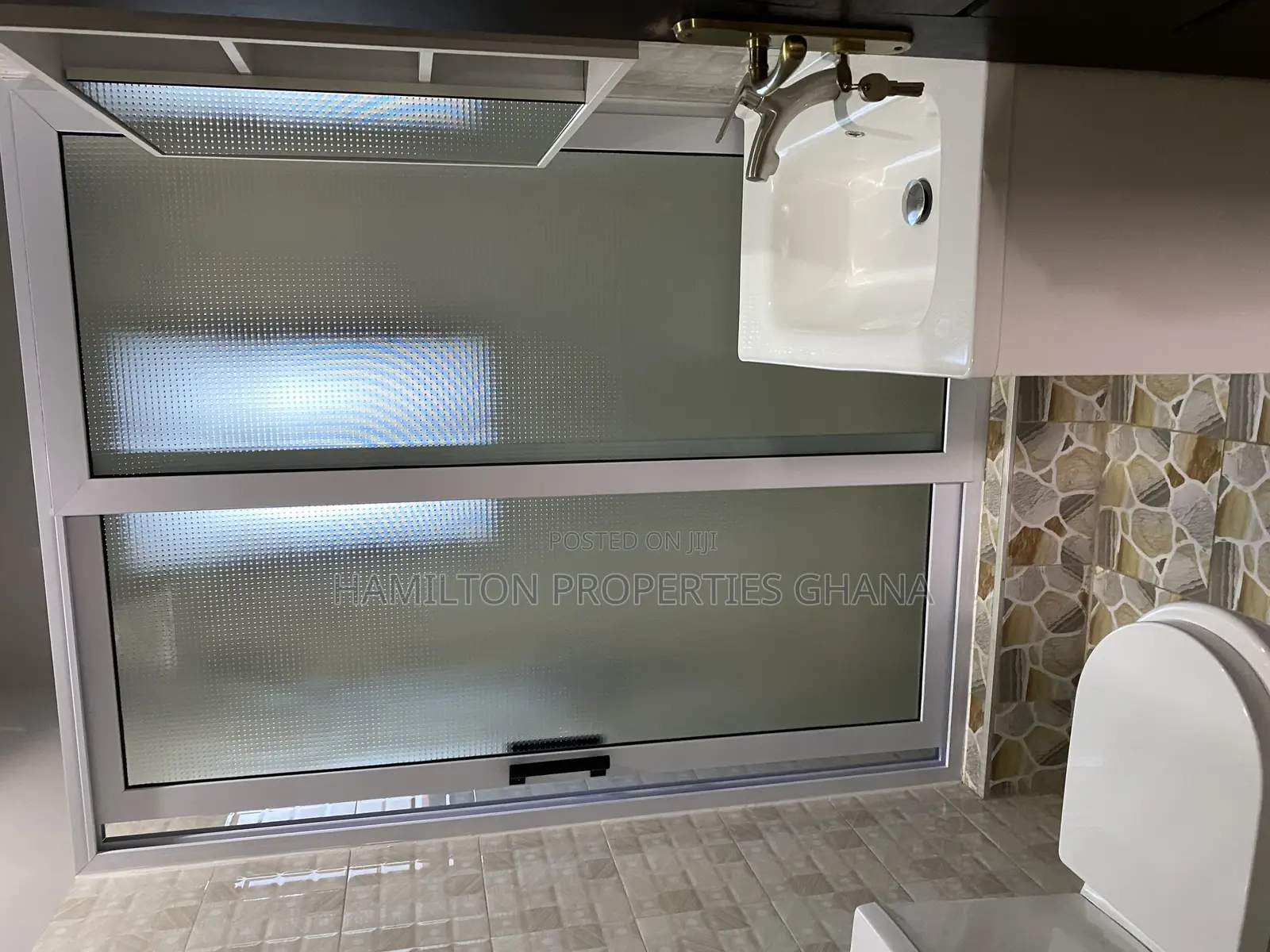 3bdrm Apartment in School Junction for rent
