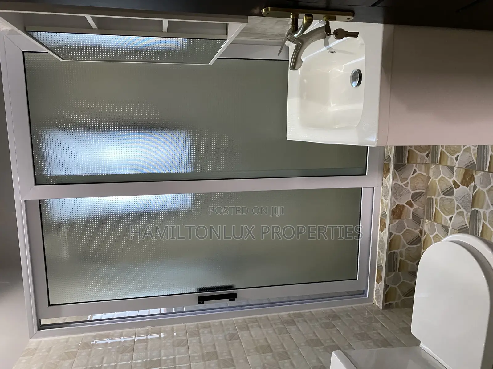 3bdrm Apartment in School Junction for rent