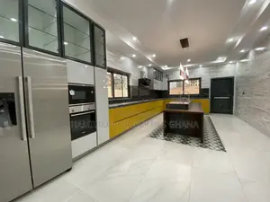 6bdrm Mansion in East Legon, Boundary Road Area for sale