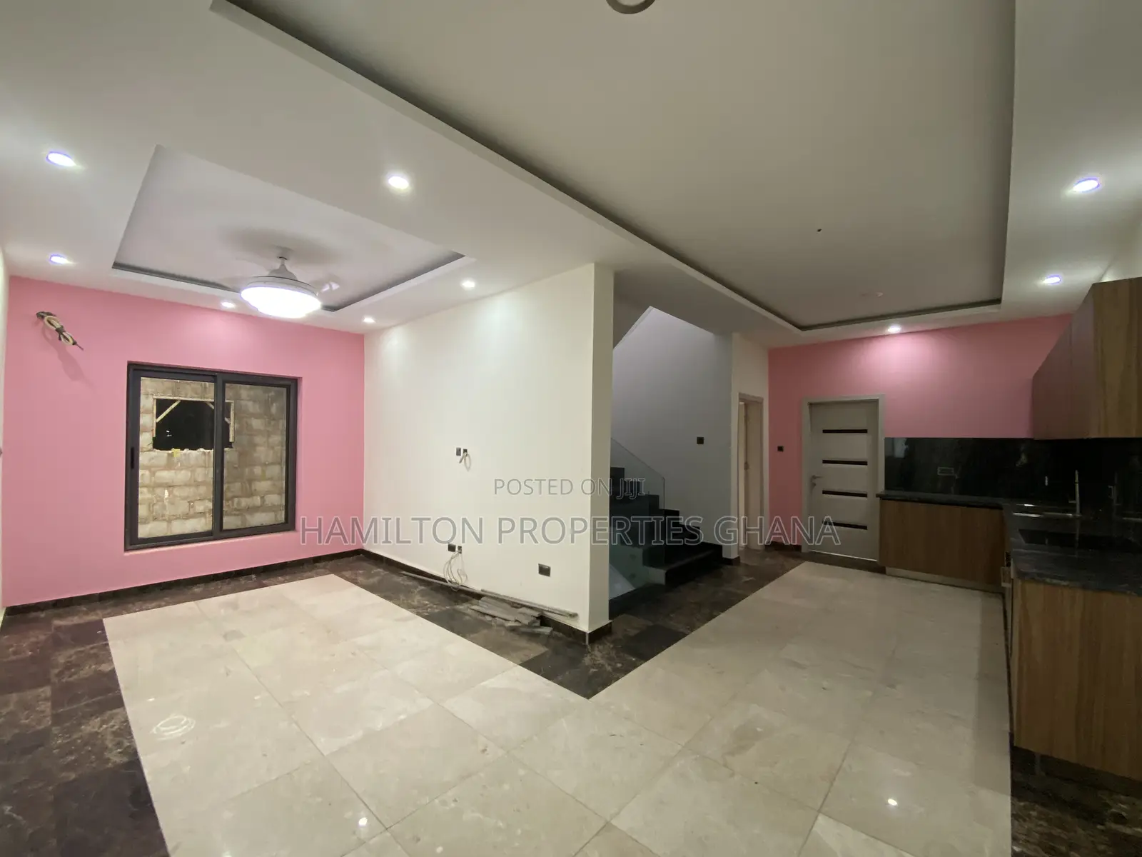 6bdrm Mansion in East Legon, Boundary Road Area for sale
