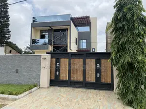 6bdrm Mansion in East Legon, Boundary Road Area for sale
