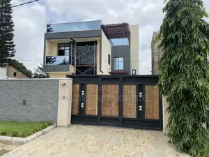 6bdrm Mansion in East Legon, Boundary Road Area for sale