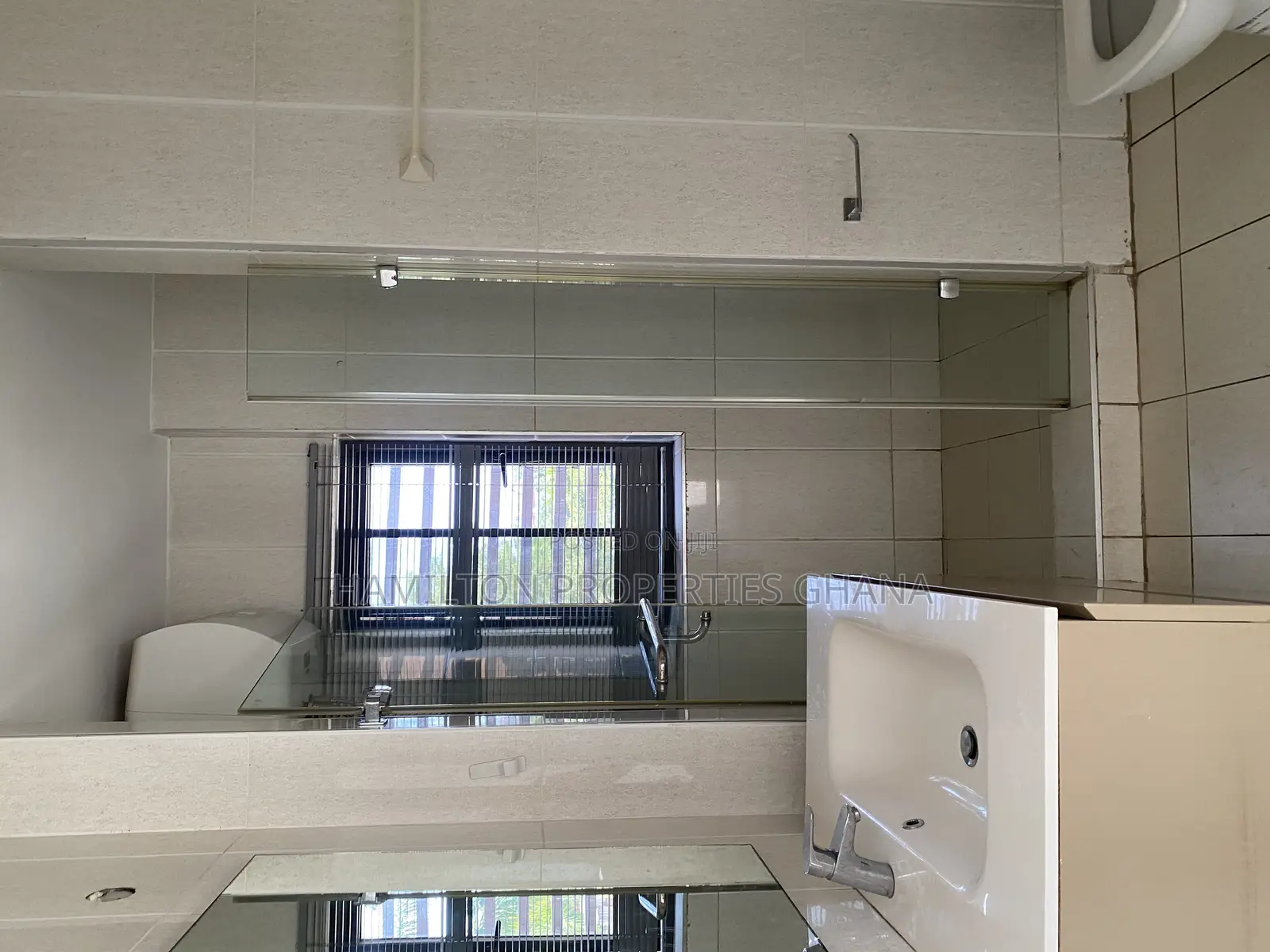 3bdrm Townhouse / Terrace in East Legon Prime for rent
