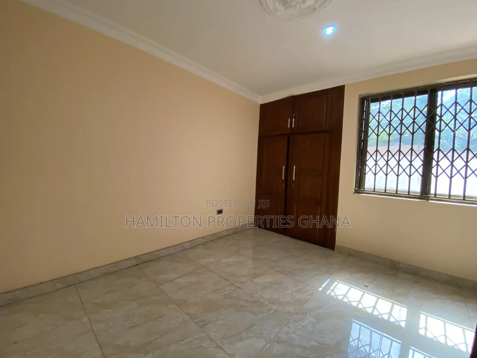 3bdrm Apartment in Papas Pizza, East Legon for rent
