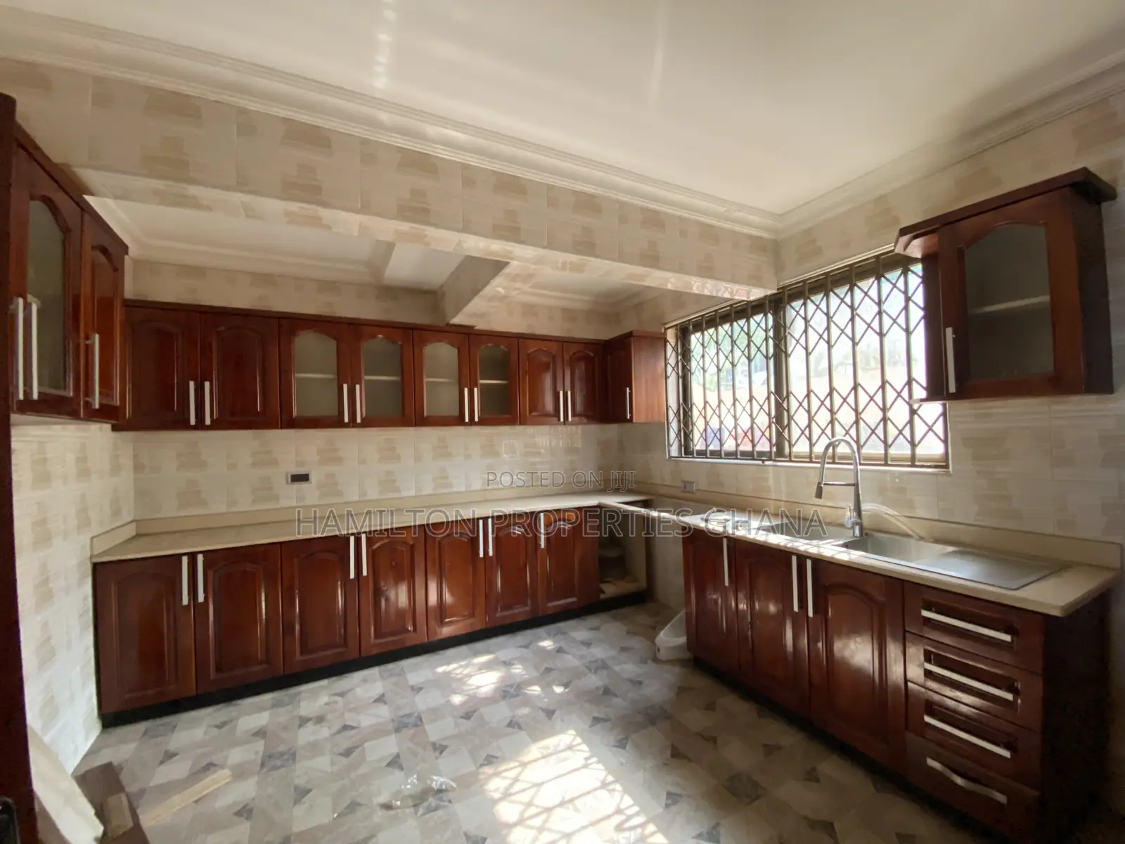 3bdrm Apartment in Papas Pizza, East Legon for rent
