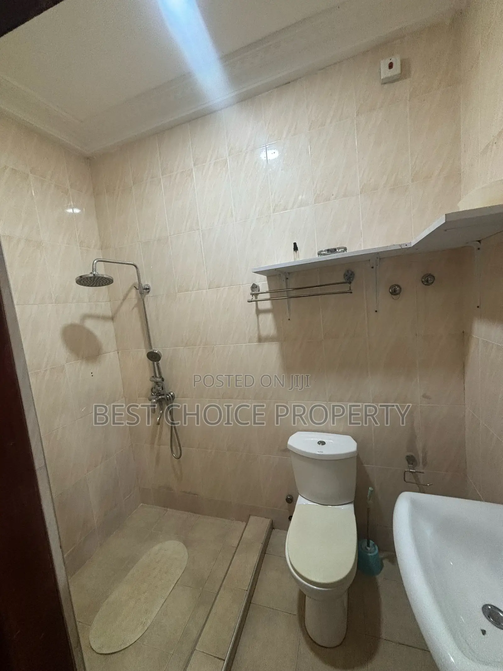 3bdrm Apartment in Lakeside Estate for rent