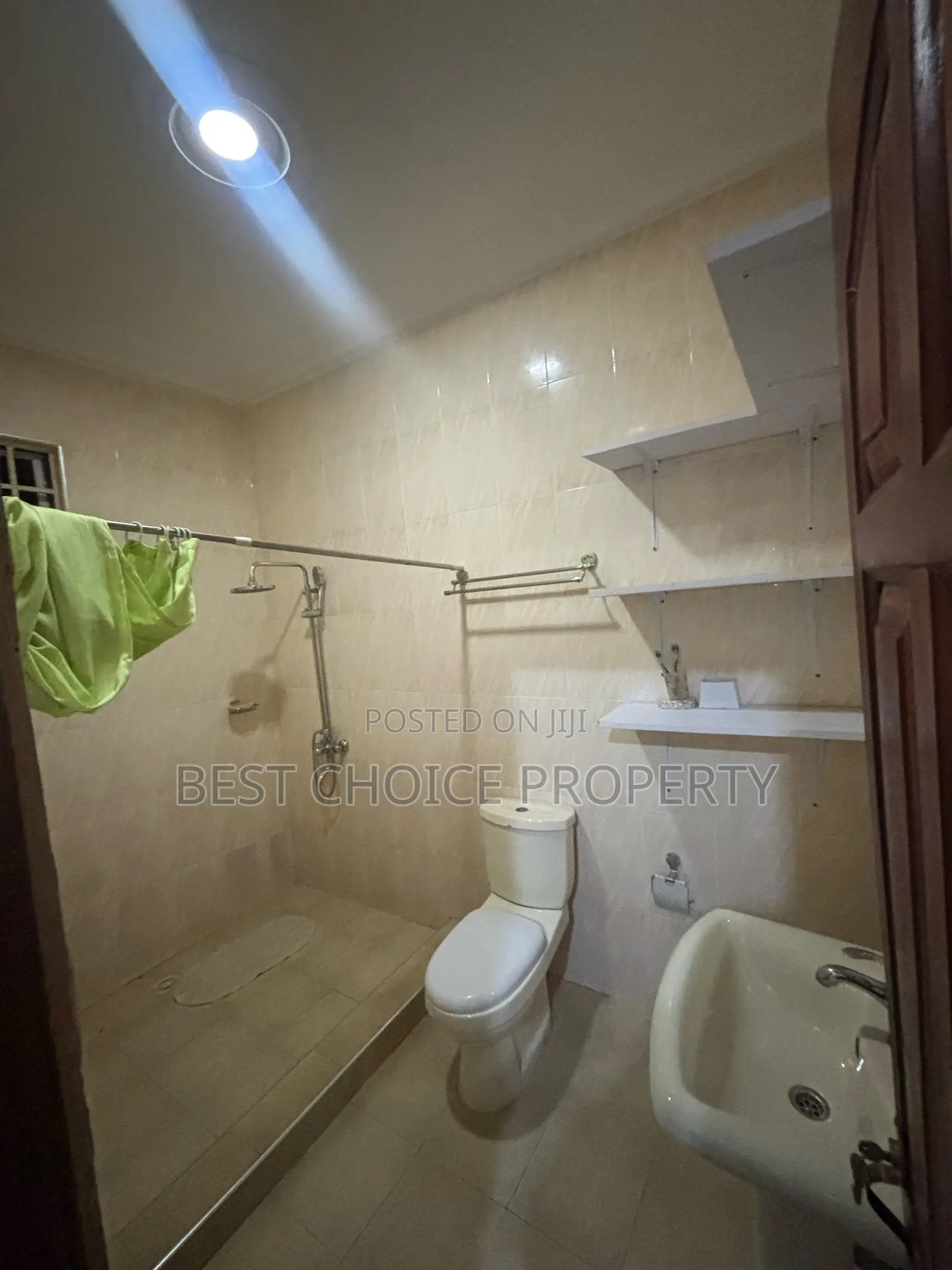 3bdrm Apartment in Lakeside Estate for rent