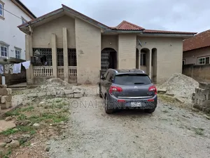 5bdrm House in Atasomanso, Kumasi Metropolitan for sale