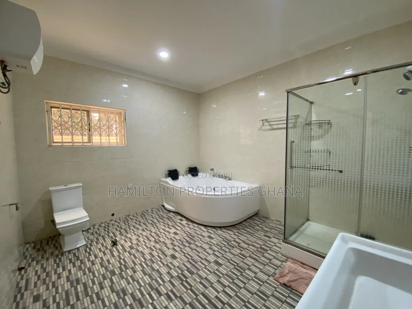 3bdrm Apartment in French School, East Legon for rent