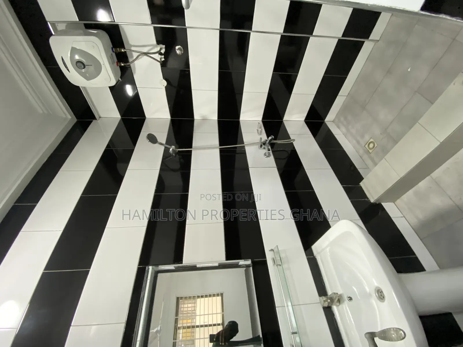 3bdrm Apartment in Lagos Avenue, East Legon for rent