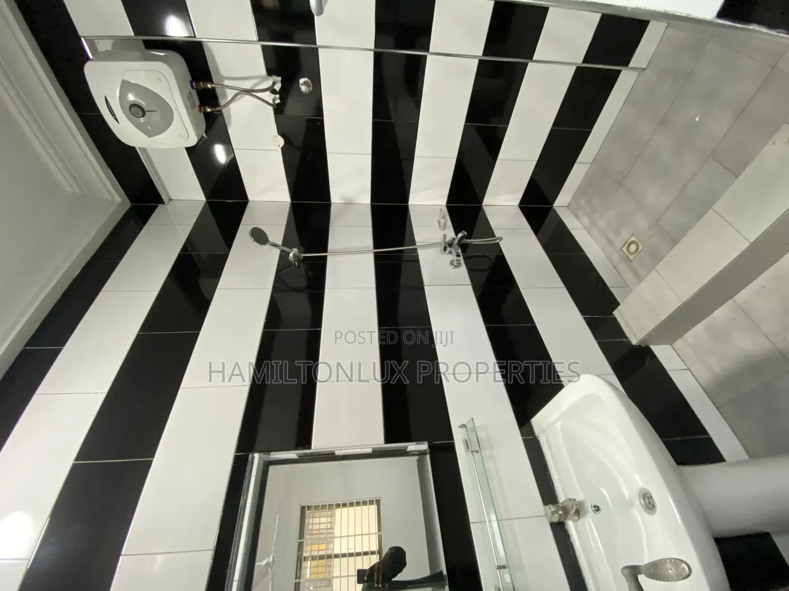 3bdrm Apartment in Lagos Avenue, East Legon for rent
