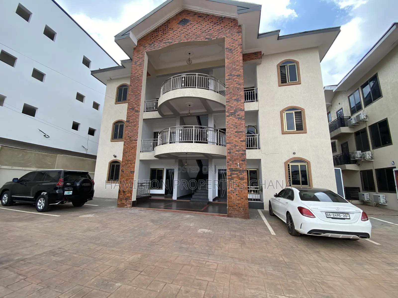 3bdrm Apartment in Lagos Avenue, East Legon for rent