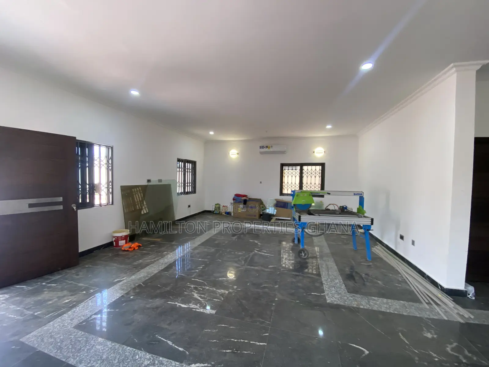 5bdrm Mansion in East Legon Bvld 4 for rent