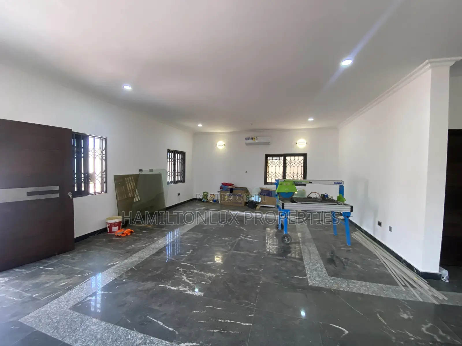 5bdrm Mansion in East Legon Bvld 4 for rent
