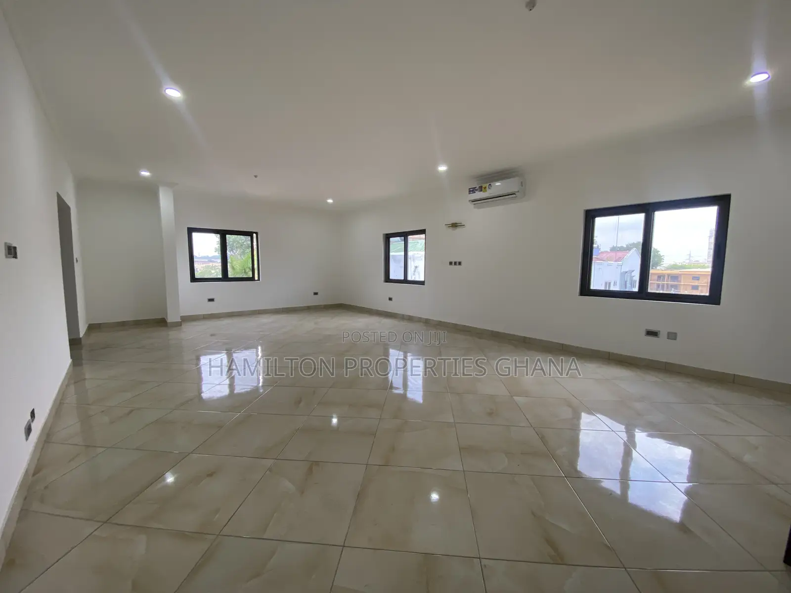 5bdrm Mansion in East Legon Bvld 4 for rent