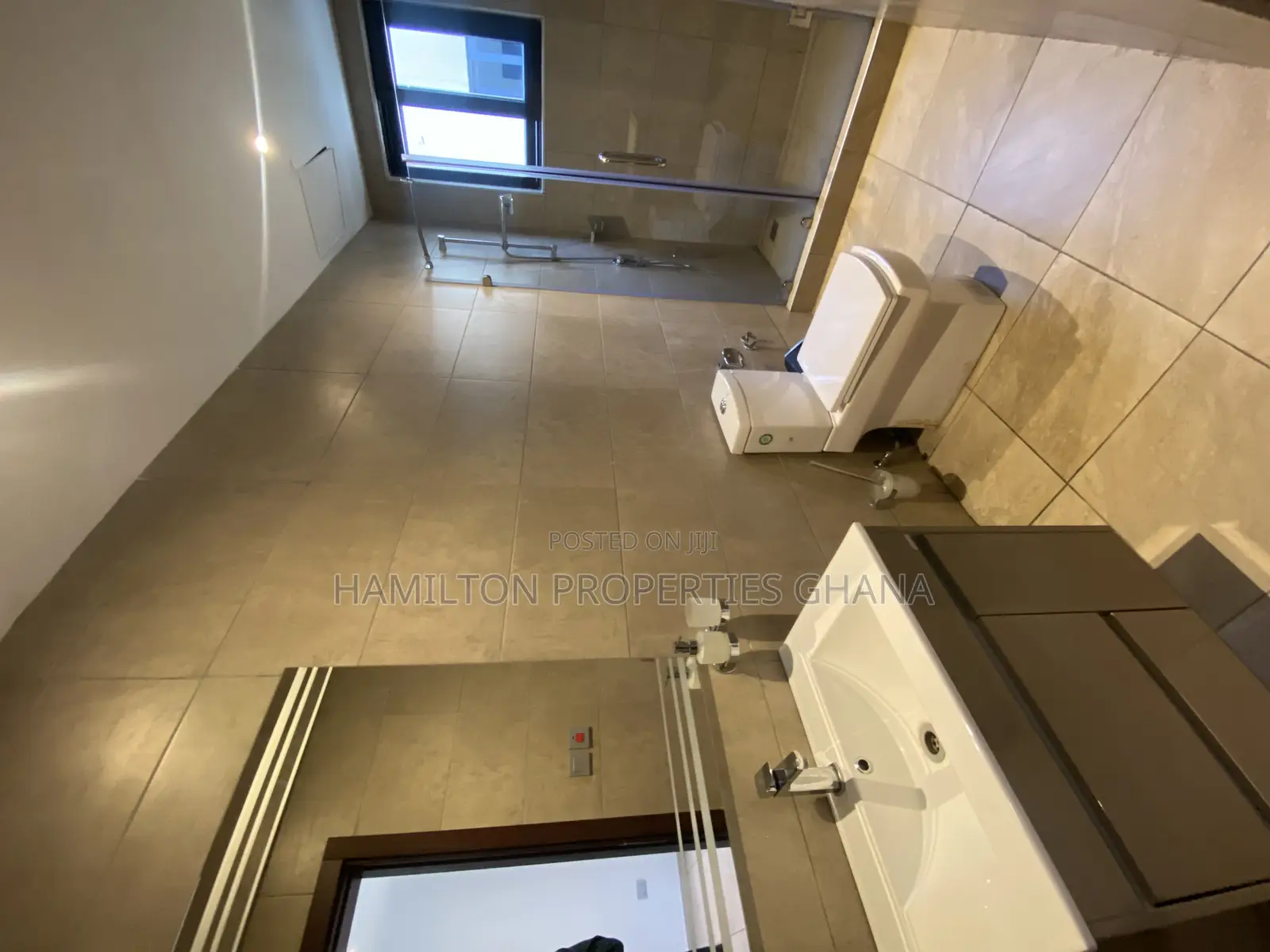 3bdrm Townhouse / Terrace in Lagos Avenue, East Legon for rent