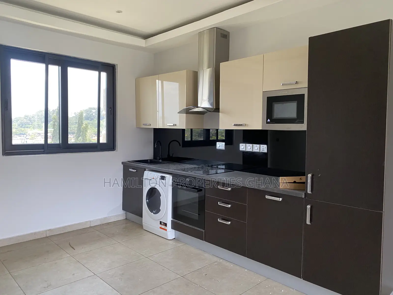 3bdrm Townhouse / Terrace in Lagos Avenue, East Legon for rent