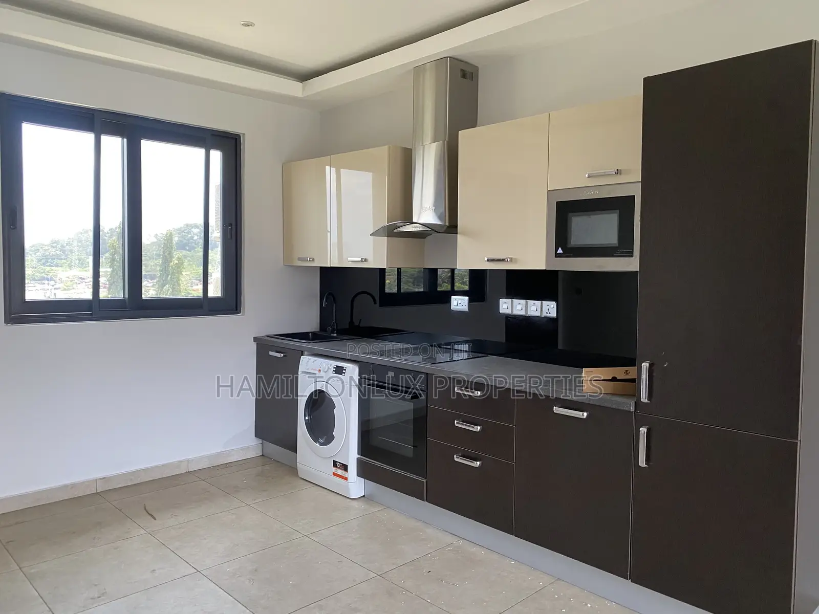 3bdrm Townhouse / Terrace in Lagos Avenue, East Legon for rent