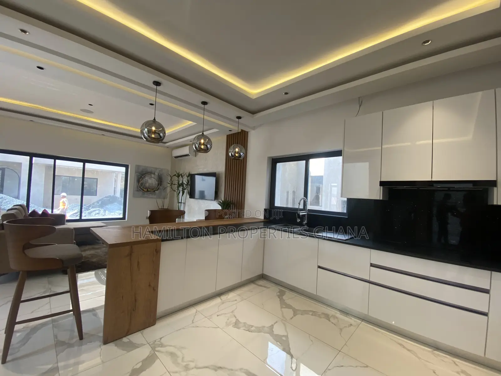 5bdrm Mansion in East Legon, Boundary Road Area for rent