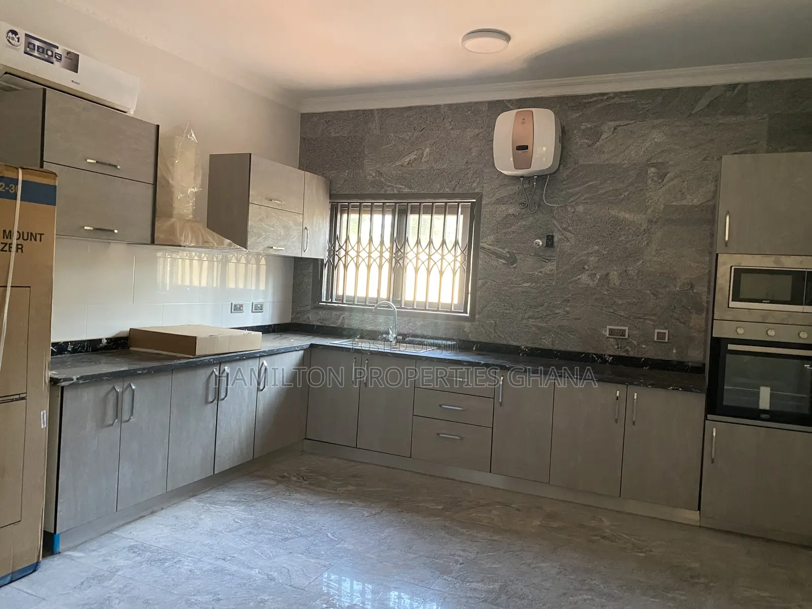 5bdrm Mansion in East Legon, Boundary Road Area for rent