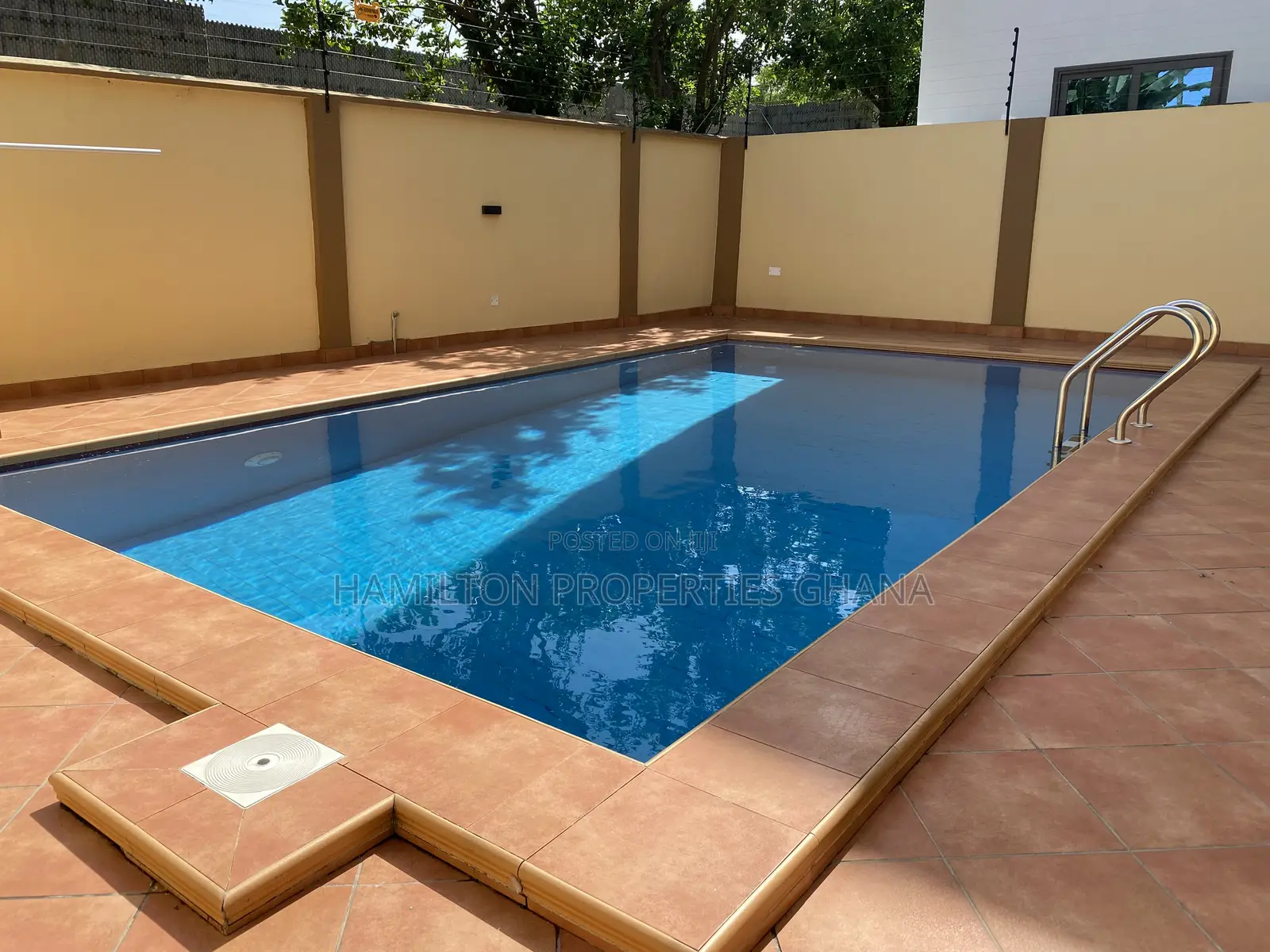 5bdrm Mansion in East Legon, Boundary Road Area for rent