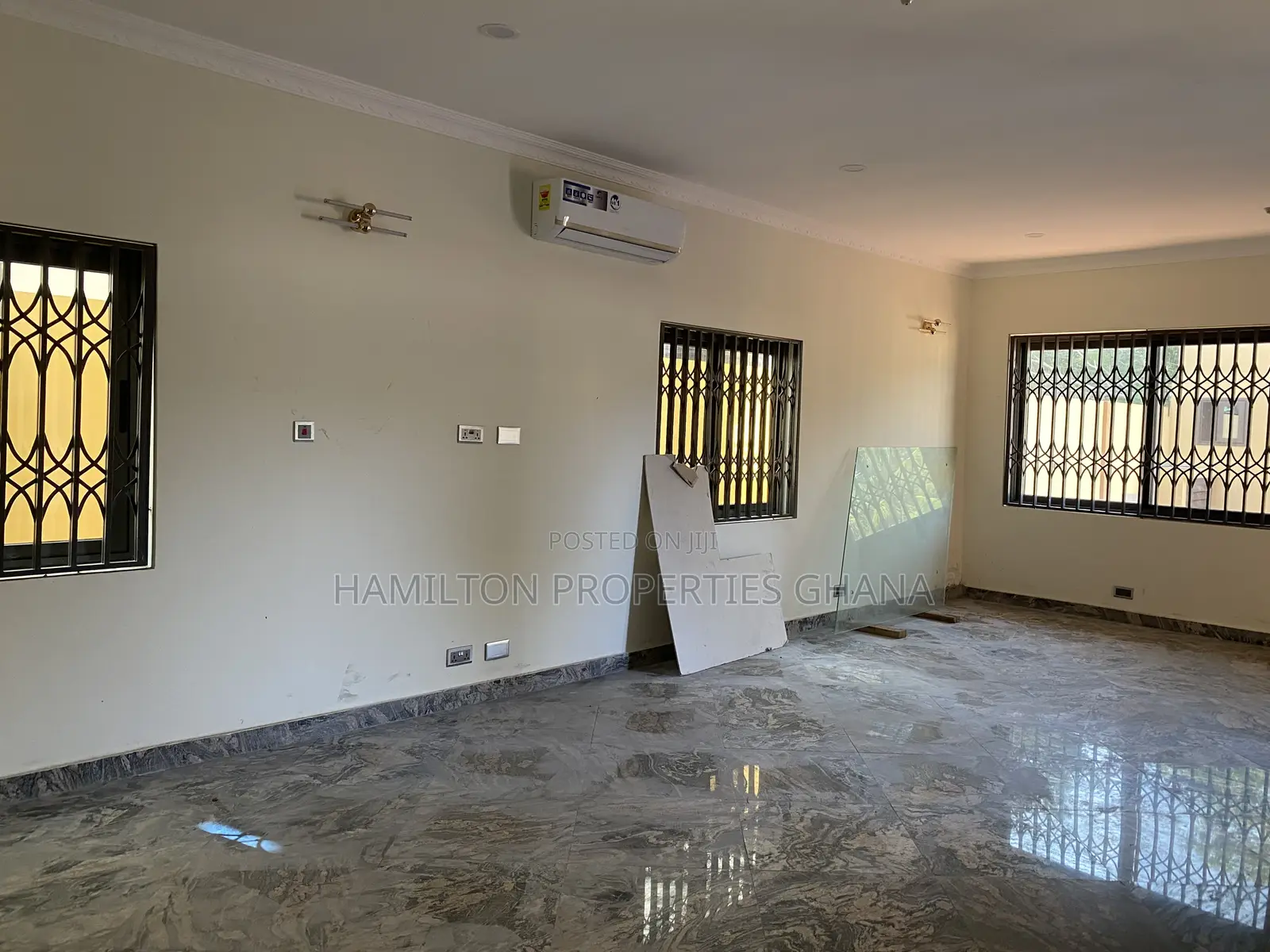 5bdrm Mansion in East Legon, Boundary Road Area for rent