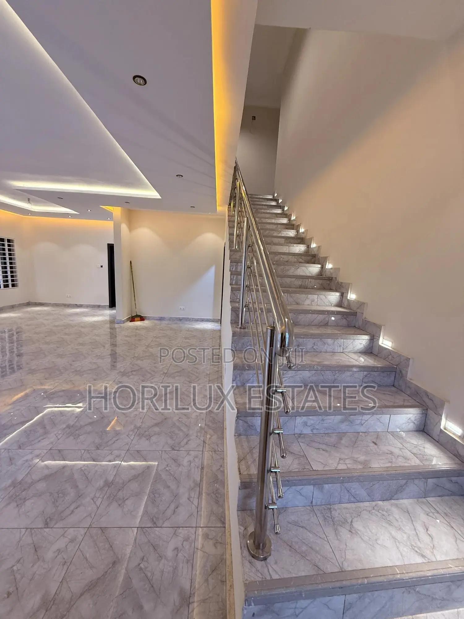 4bdrm Duplex in Kwabenya for sale