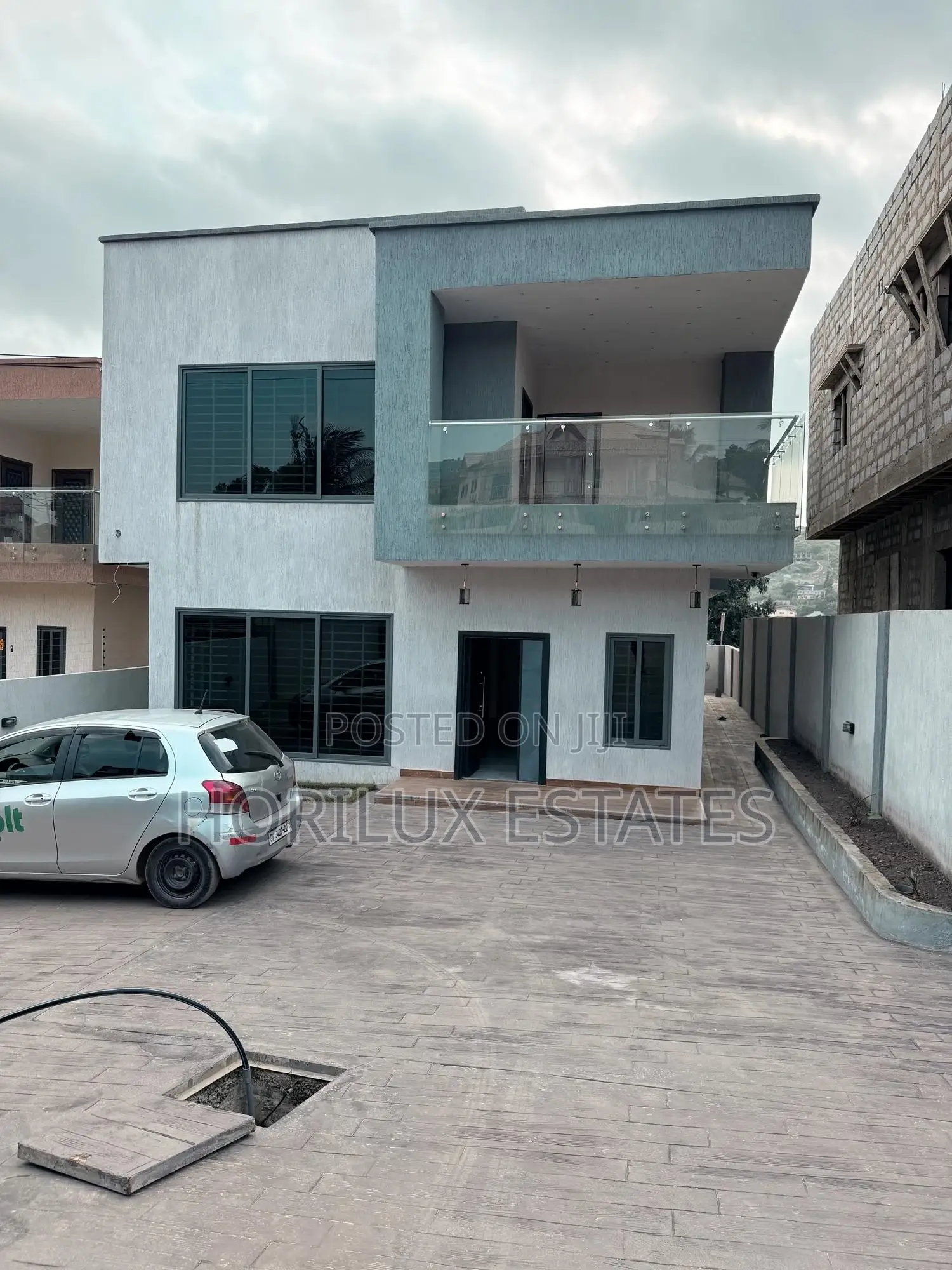 4bdrm Duplex in Kwabenya for sale