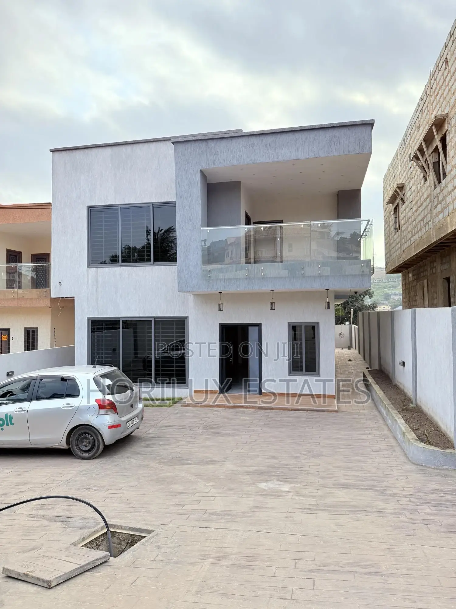 4bdrm Duplex in Kwabenya for sale