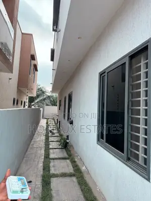 4bdrm Duplex in Kwabenya for sale