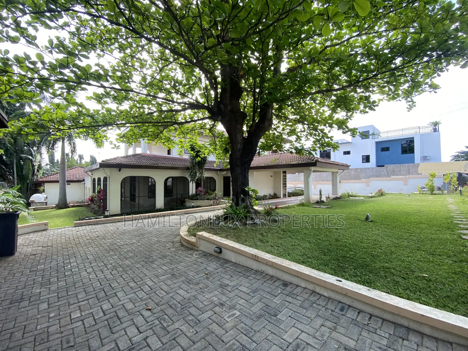 6bdrm House in Cantonments, US Embassy Area for rent