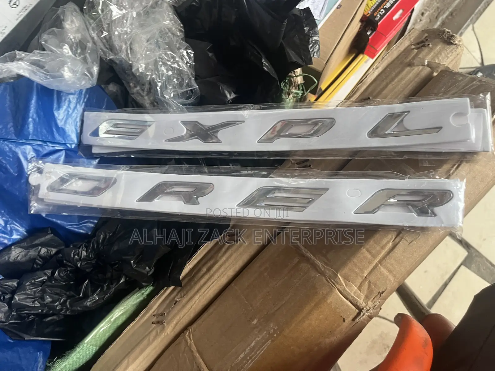 Ford Explorer Writing/ Emblem