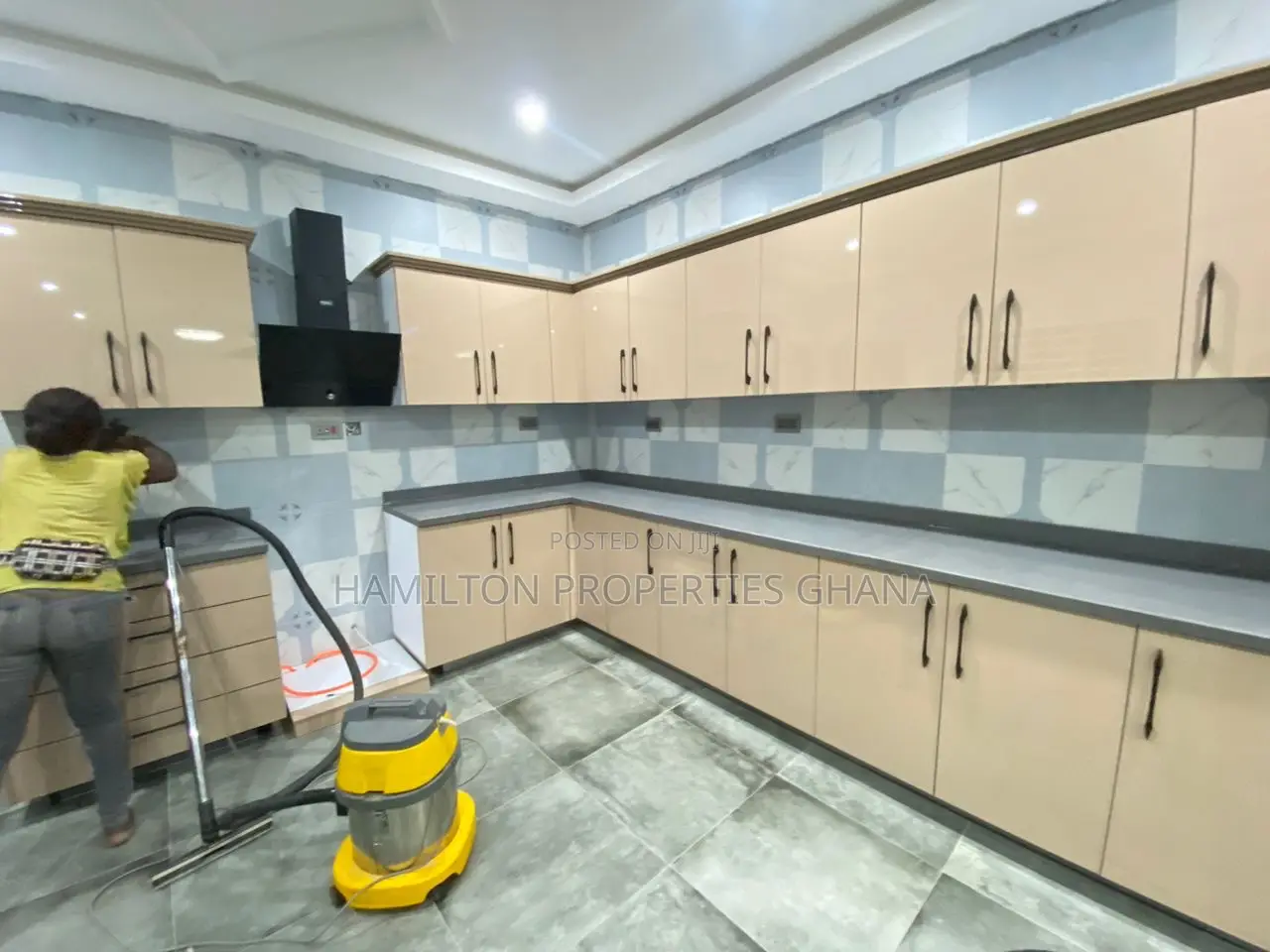 3bdrm Apartment in Agbogba, School Park Area for rent