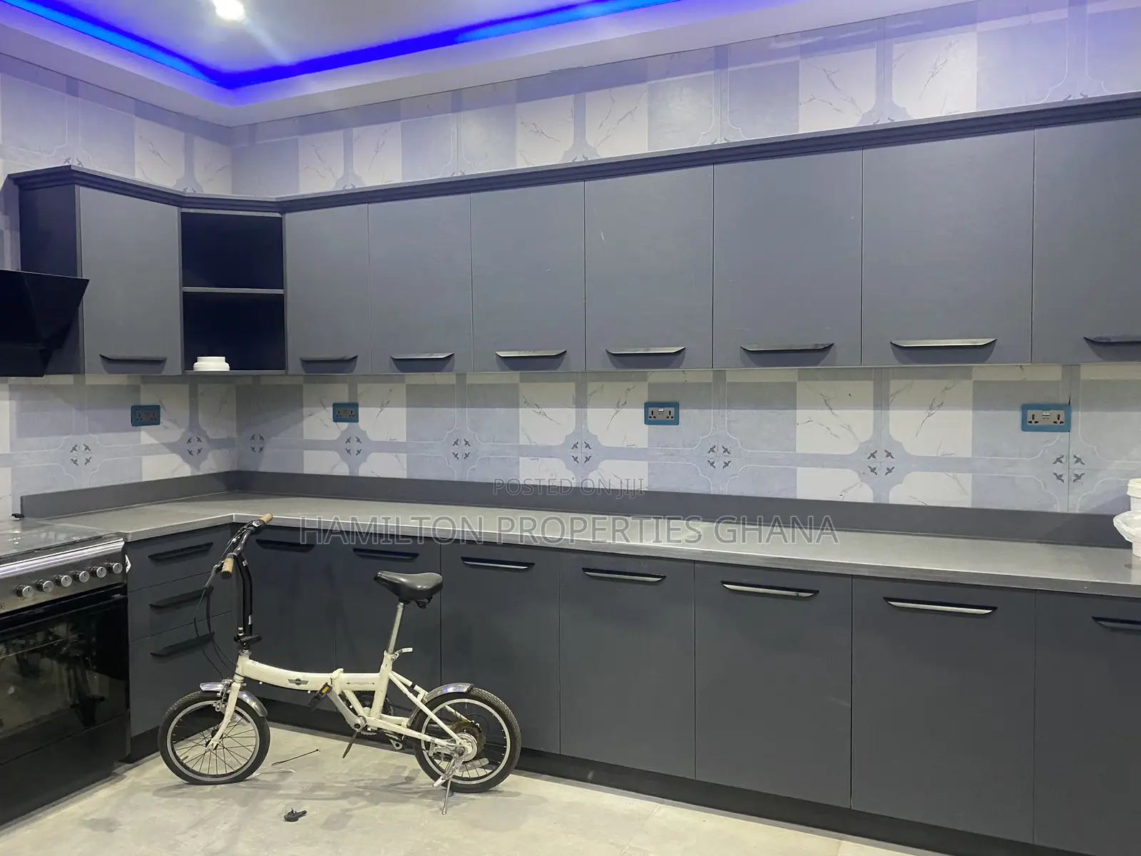 3bdrm Apartment in Agbogba, School Park Area for rent