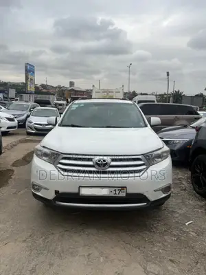 Toyota Highlander SE 2011 White