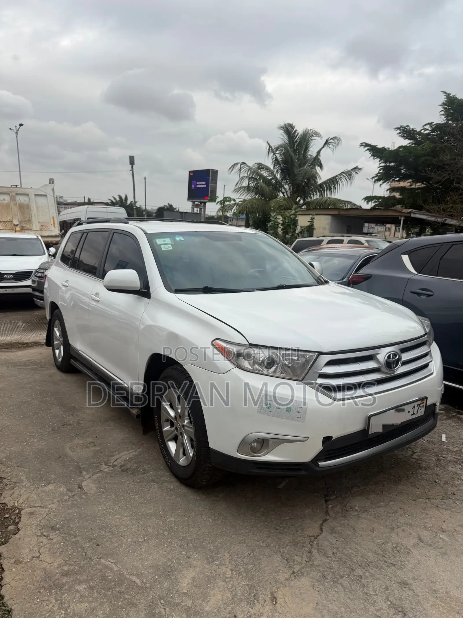Toyota Highlander SE 2011 White