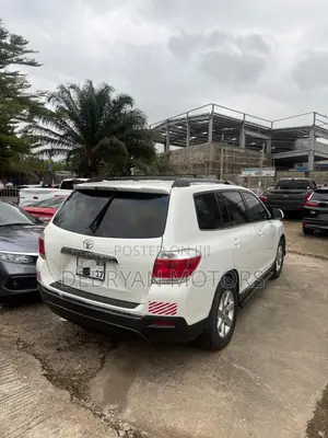Toyota Highlander SE 2011 White