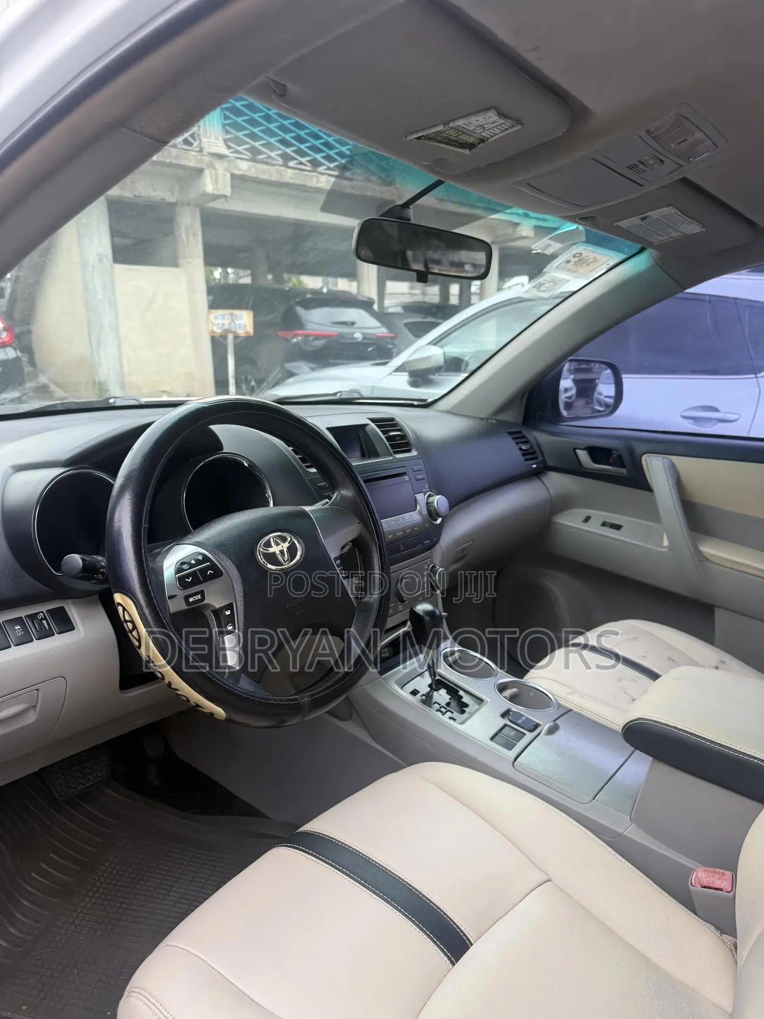 Toyota Highlander SE 2011 White