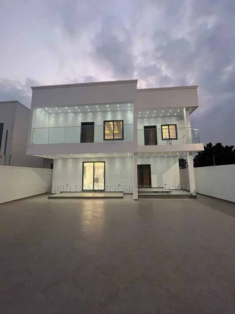 4bdrm Mansion in Ashaley Botwe for sale