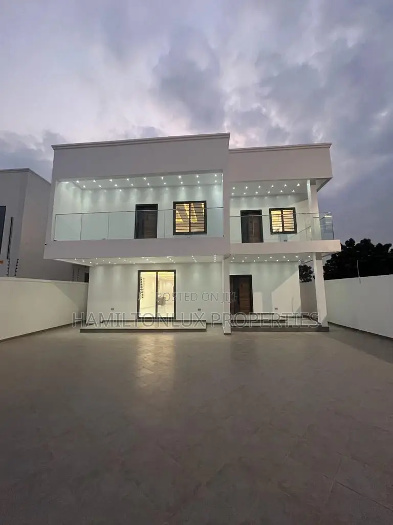 4bdrm Mansion in Ashaley Botwe for sale